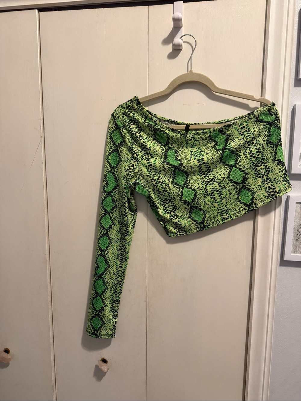 Green Snake-Print One-Shoulder Crop Top and Tights Matching Set